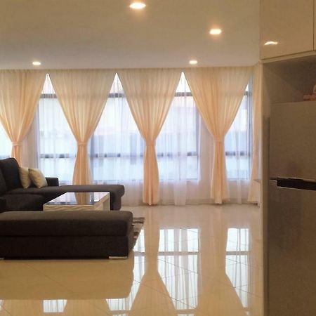 Cherloft@Samsuria Beach Residences Kampung Sungai Ular Екстер'єр фото